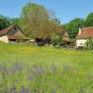 https://gites-de-combarel.midi-pyreneeshotels.com